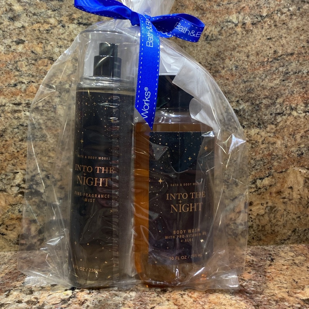 ✨2-pc Set “INTO THE NIGHT” BBW Collection, Body Spray+Body Wash NWT & Gift Wrap - Picture 2 of 8